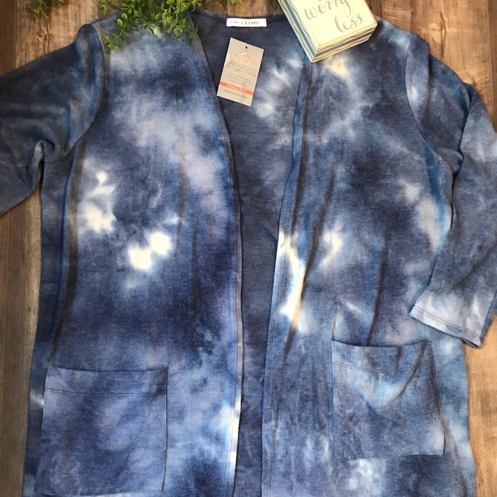 NEW  🤍💙Tie-dye cardigan 💙🤍